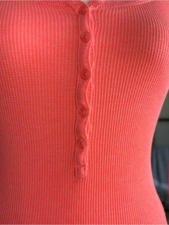 Women’s Coral Ribbed Long-Sleeve Henley Top - Picture 2 of 7